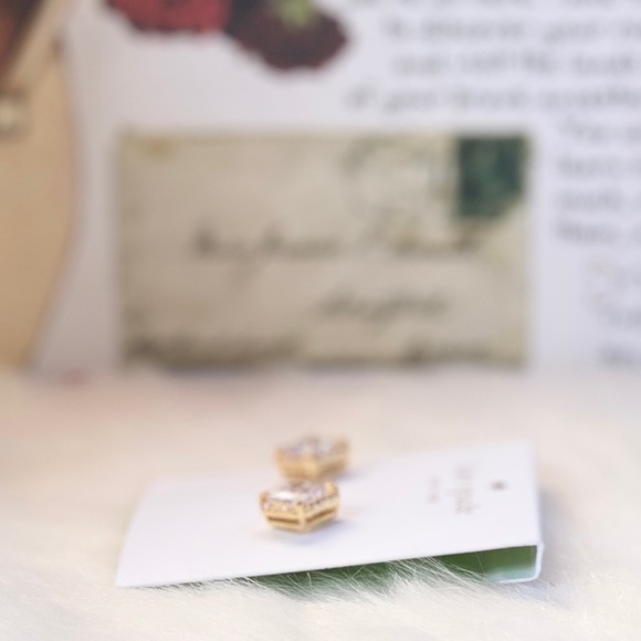 NEW KATE SPADE ♠️ CRYSTAL GOLD STUDS - Picture 5 of 6